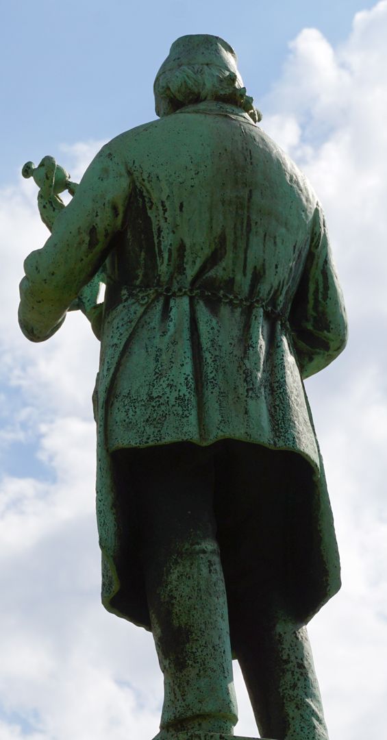 Portrait-Figur des Jakob Daniel Burgschmiet Rückansicht