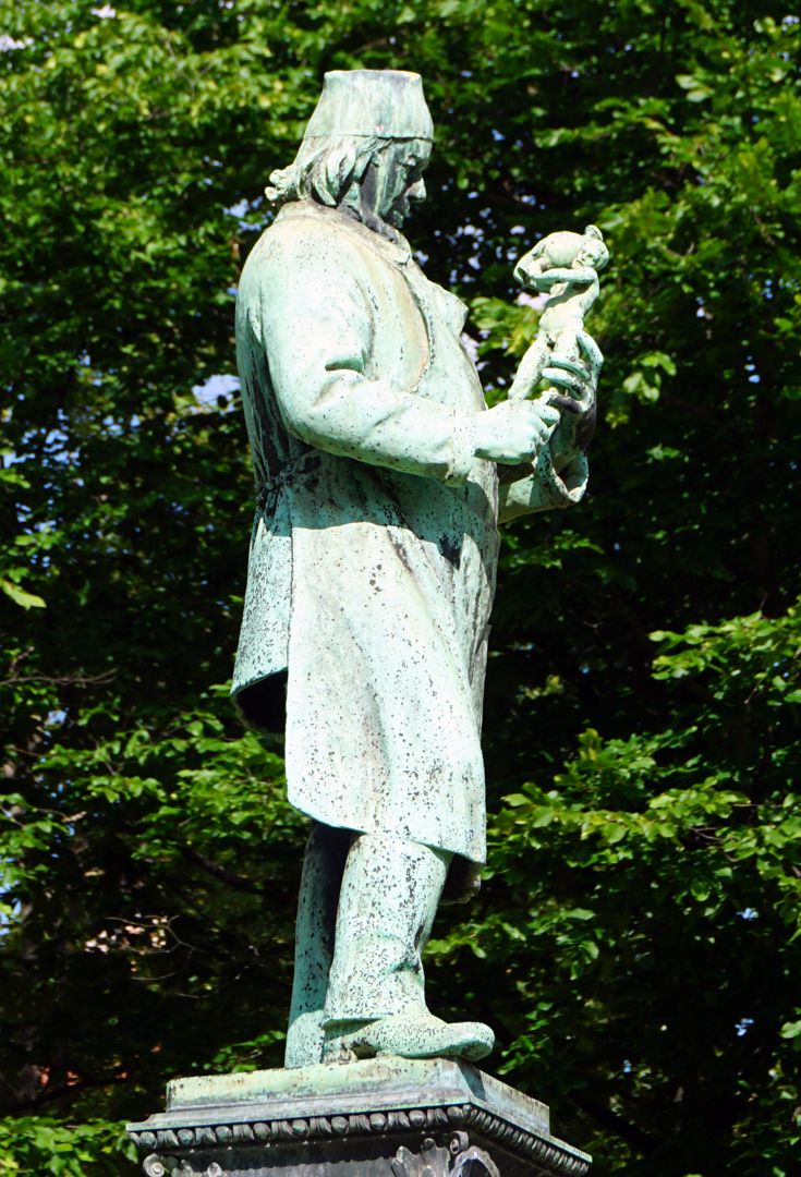 Portrait-Figur des Jakob Daniel Burgschmiet seitliche Ansicht