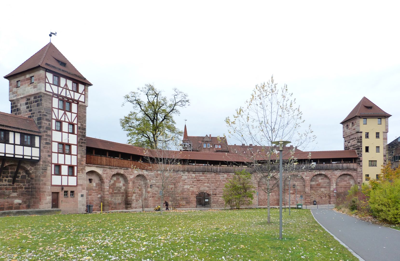 Wehrturm (Schwarz H) Schwarz H und Schwarz J, dazwischen Eingang zur Rundbastei "Backofen"