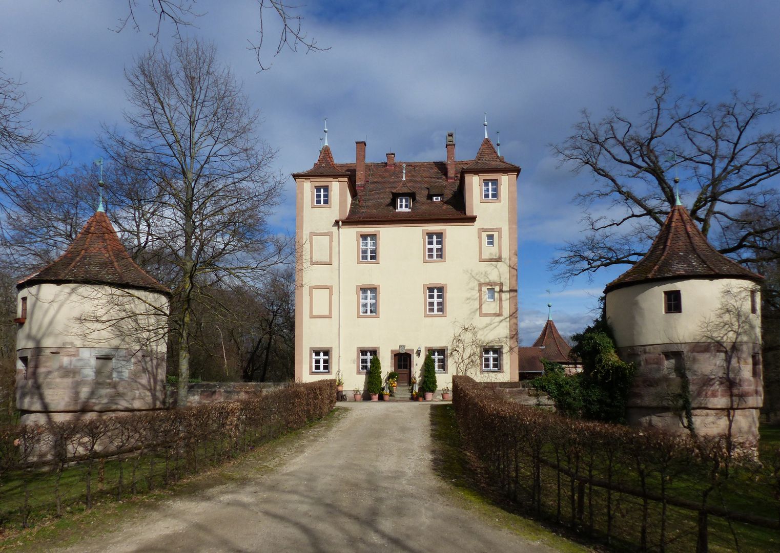 Vier-Dachtürmchen-Typologie bei Herrenhäusern 