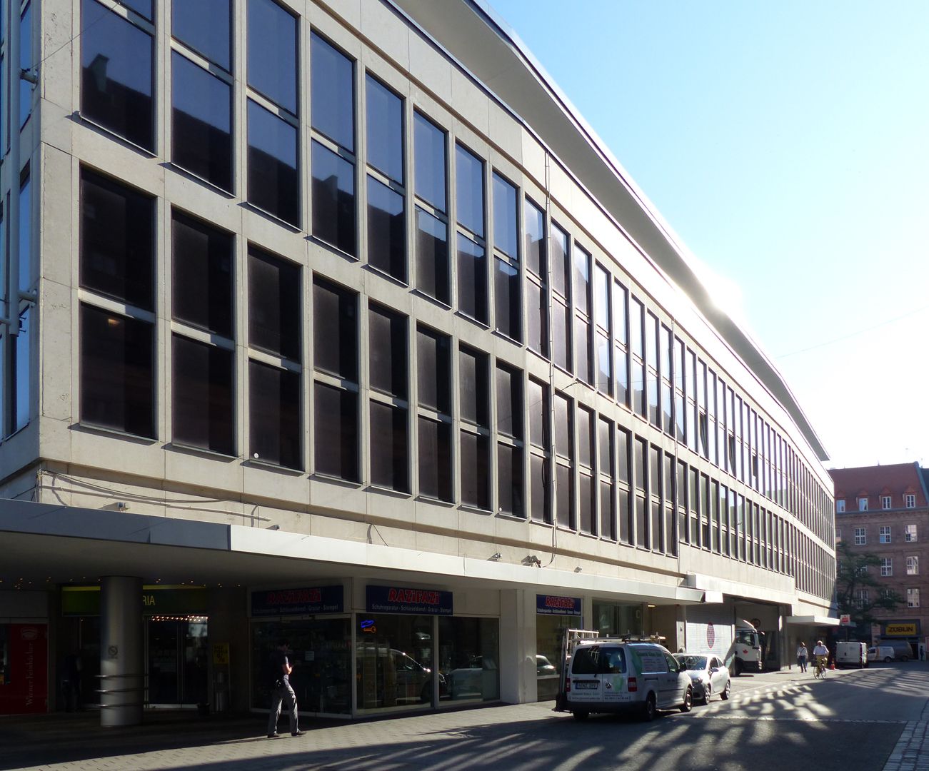 Kaufhof Südfassade, An der Mauthalle