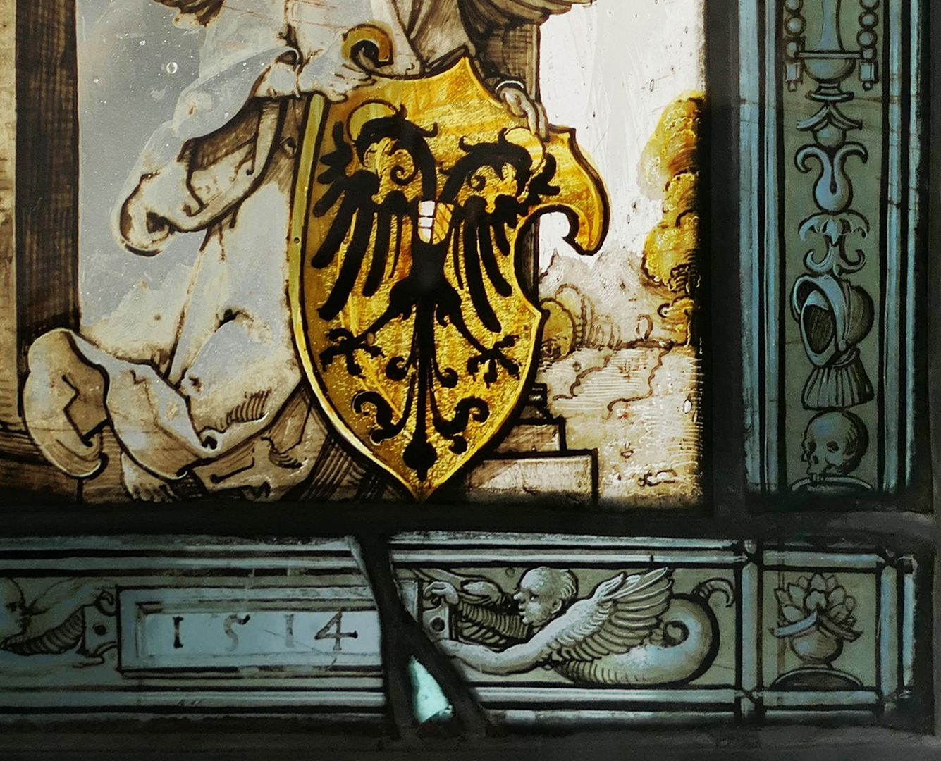 Fenster nIII 1 und sIII 1 des Sebalder Chörleins Erstes Fenster der Reihe, Wappenschild (Doppeladler mit Herzschild Österreich/Burgund und österreichischer Bindenschild)