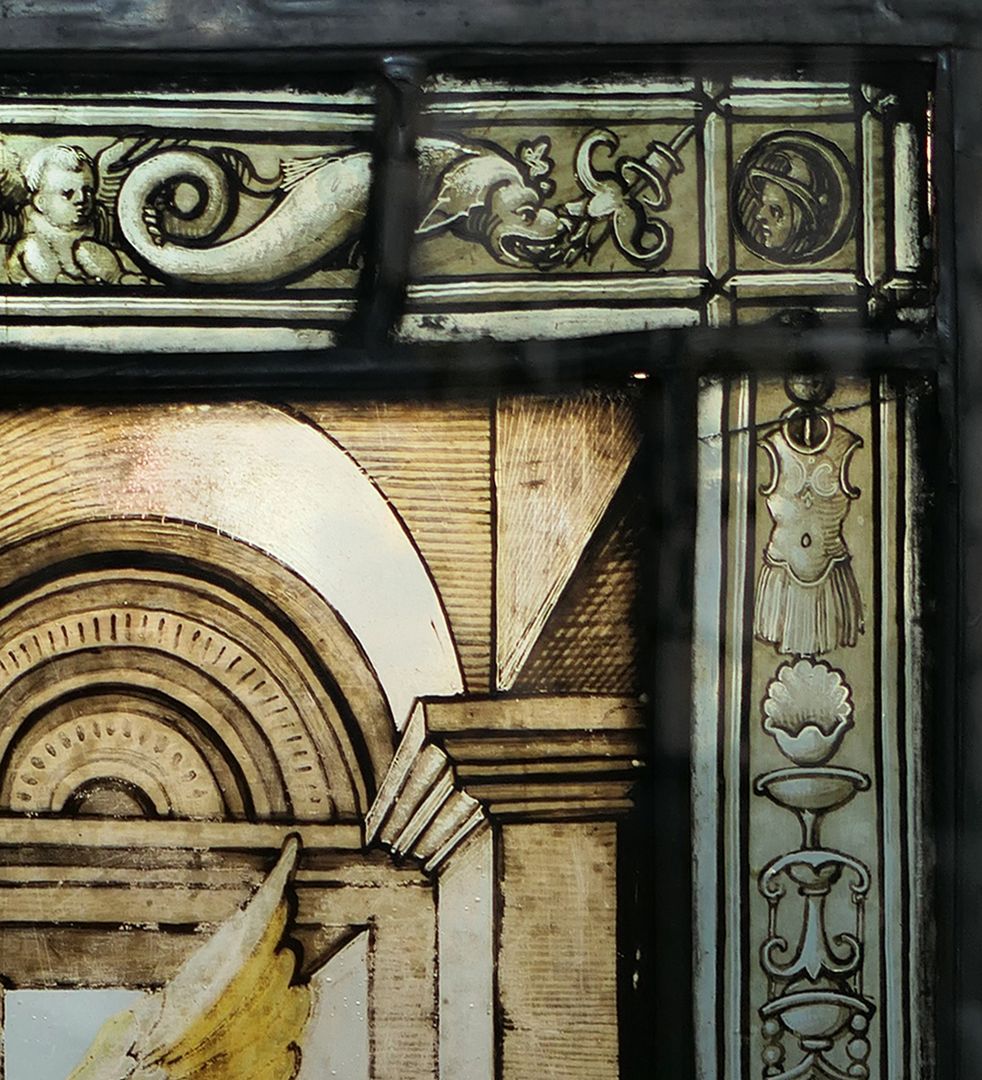 Fenster nIII 1 und sIII 1 des Sebalder Chörleins Zweites Fenster der Reihe, Engel mit österreichischem Bindenschild, Detail der rechten oberen Fensterecke