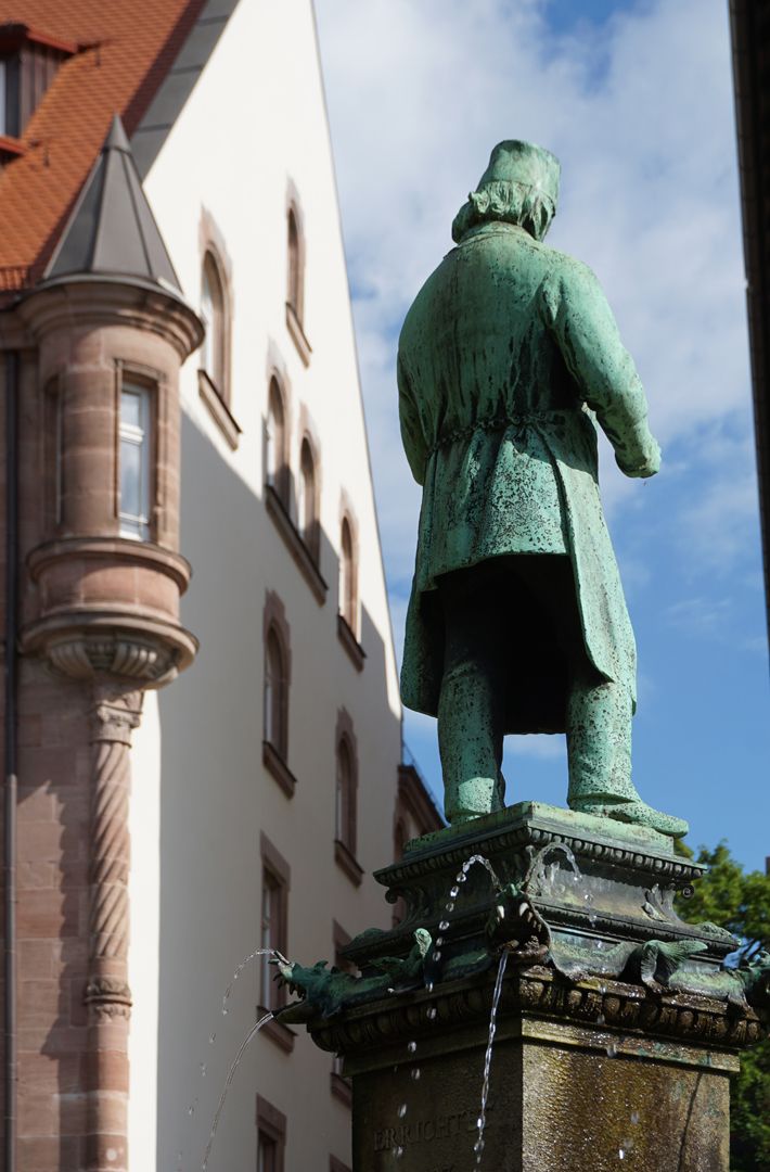 Portrait-Figur des Jakob Daniel Burgschmiet Rückansicht