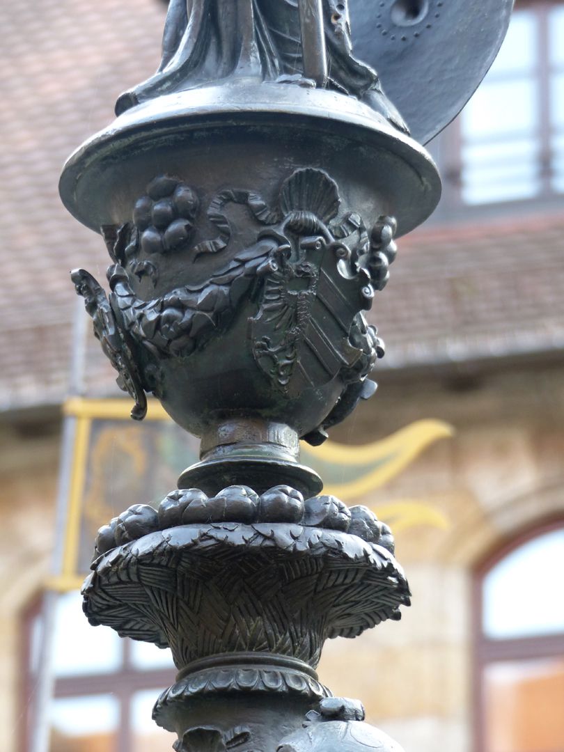 Athene-Brunnen Vasenkonsole mit Nürnberger Stadtwappen