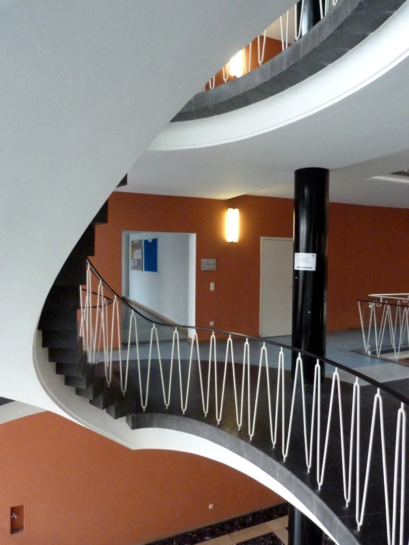 Herzog-Max-Burg, München, Justizgebäude Treppenlauf