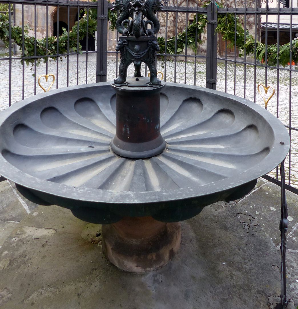 Athene-Brunnen Brunnenschale
