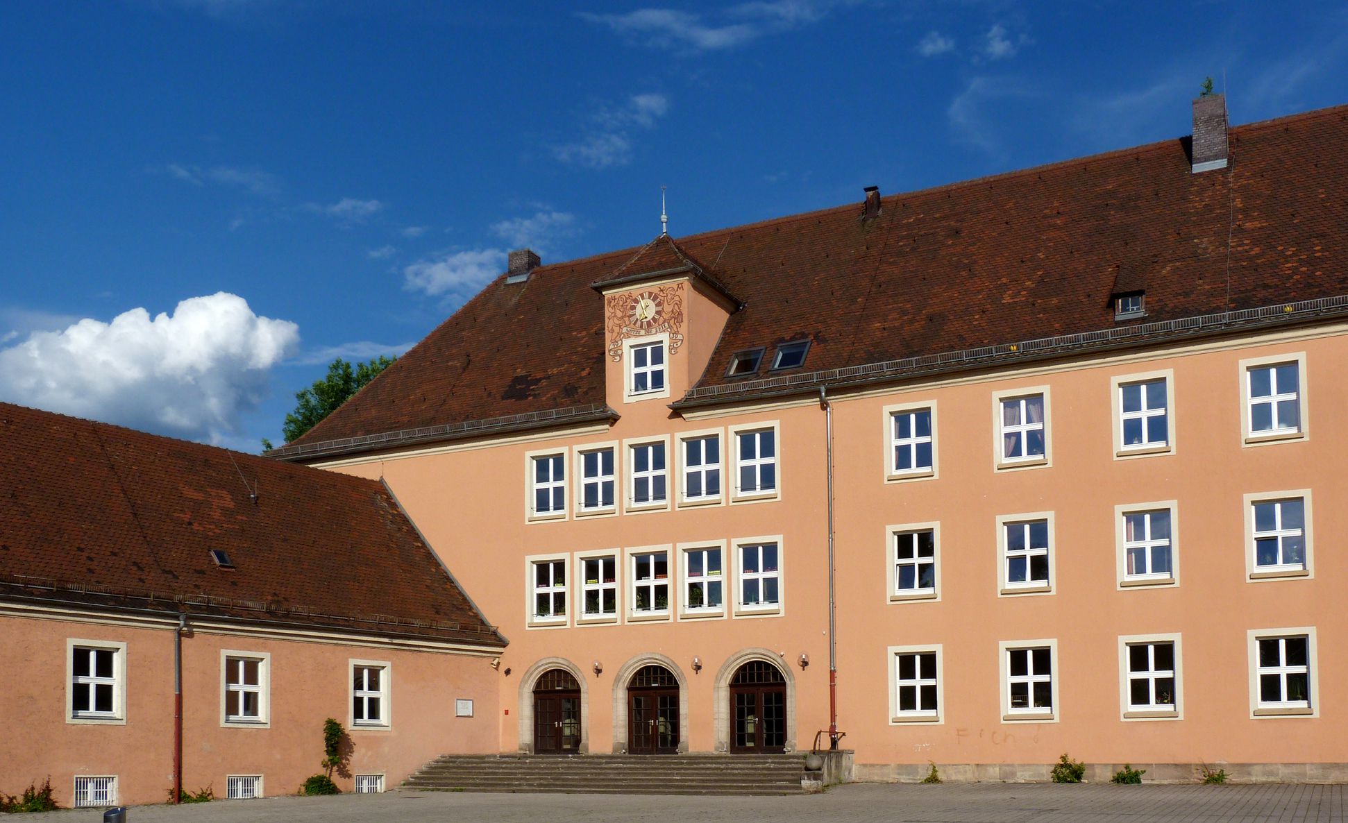 Konrad-Groß-Schule Hofseite mit Eingang