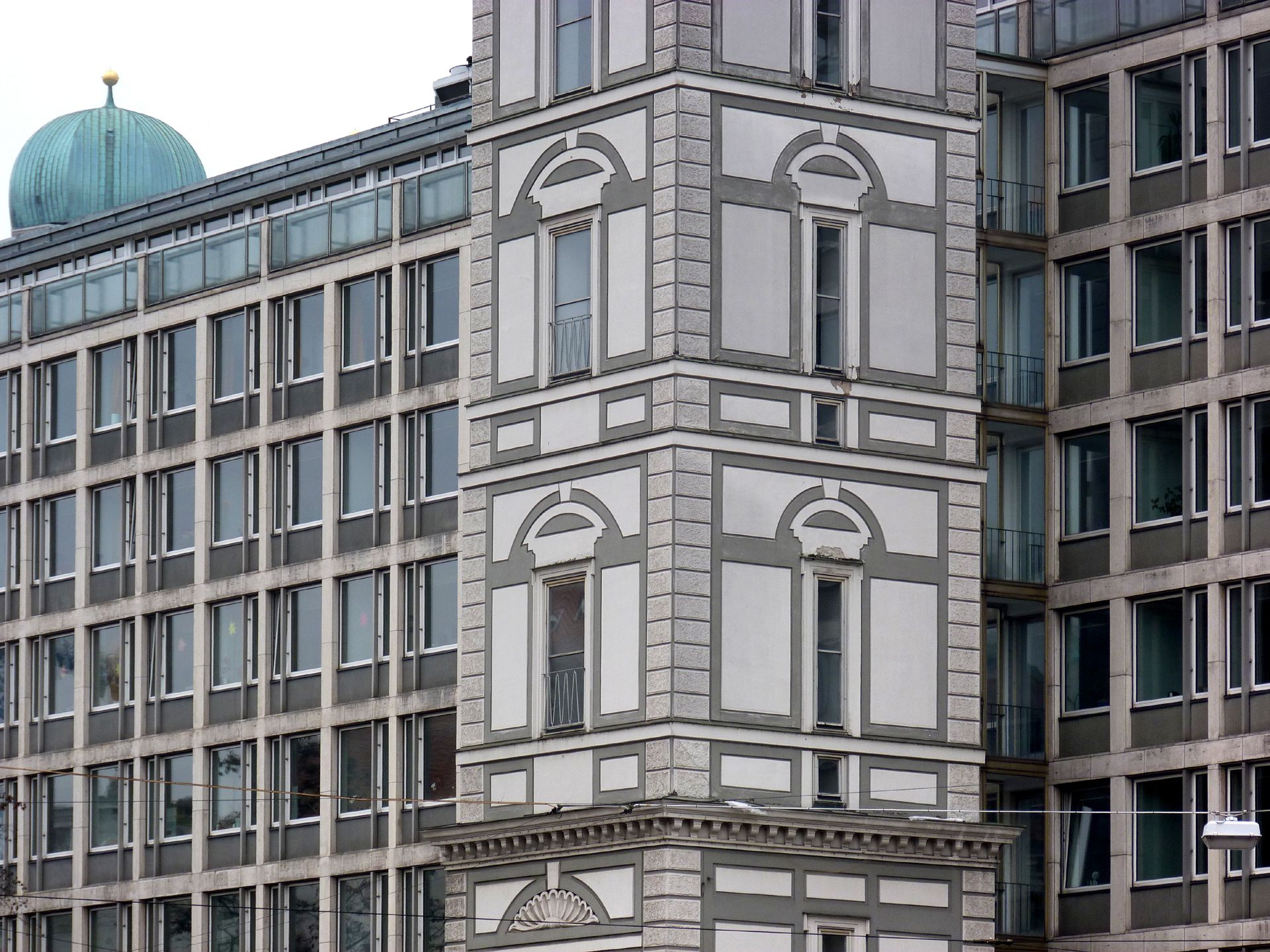 Herzog-Max-Burg, München, Justizgebäude Renaissanceturm mit Neubau
