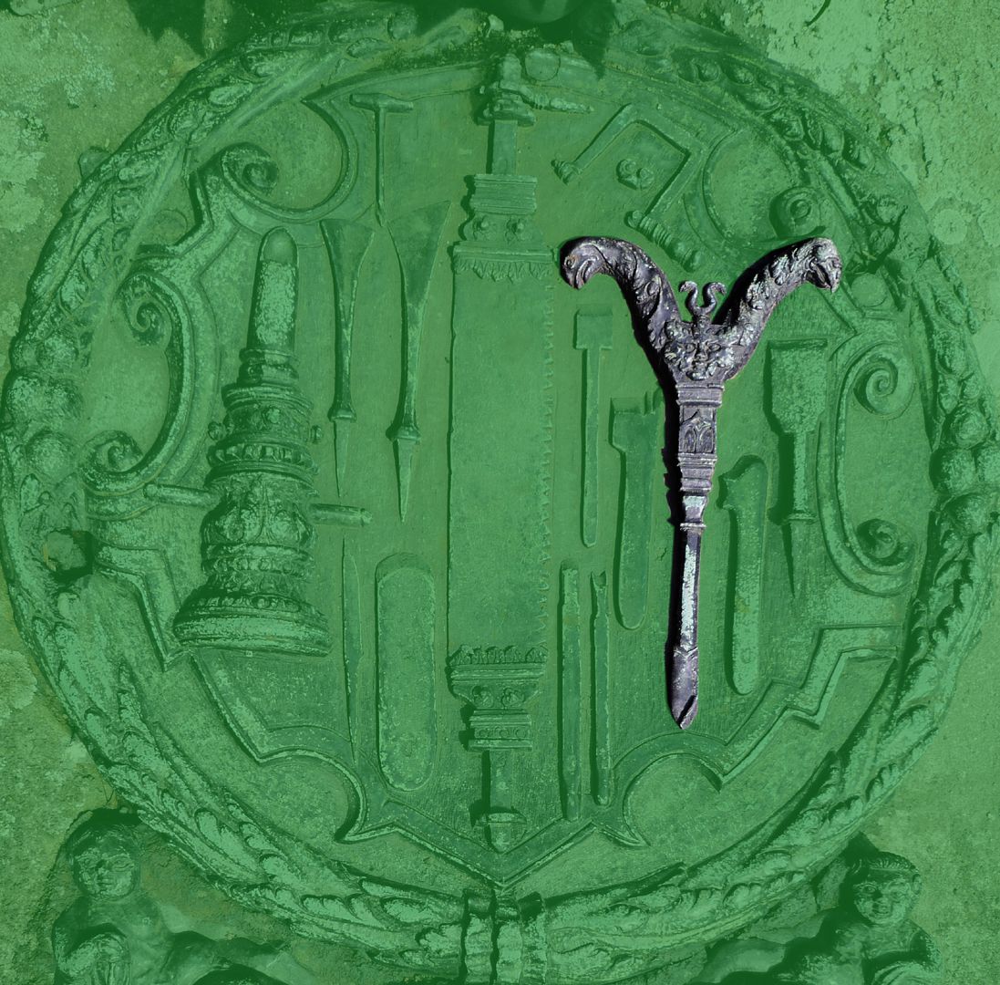 Epitaph des Eucharius Voytt Nagelbohrer für Zimmerleute zum Bohren der Löcher für Holzzapfen, z.B. beim Fachwerk; in der Griffmitte eine kleine Flügelschraube, zum Festziehen des auswechselbaren Bohrers