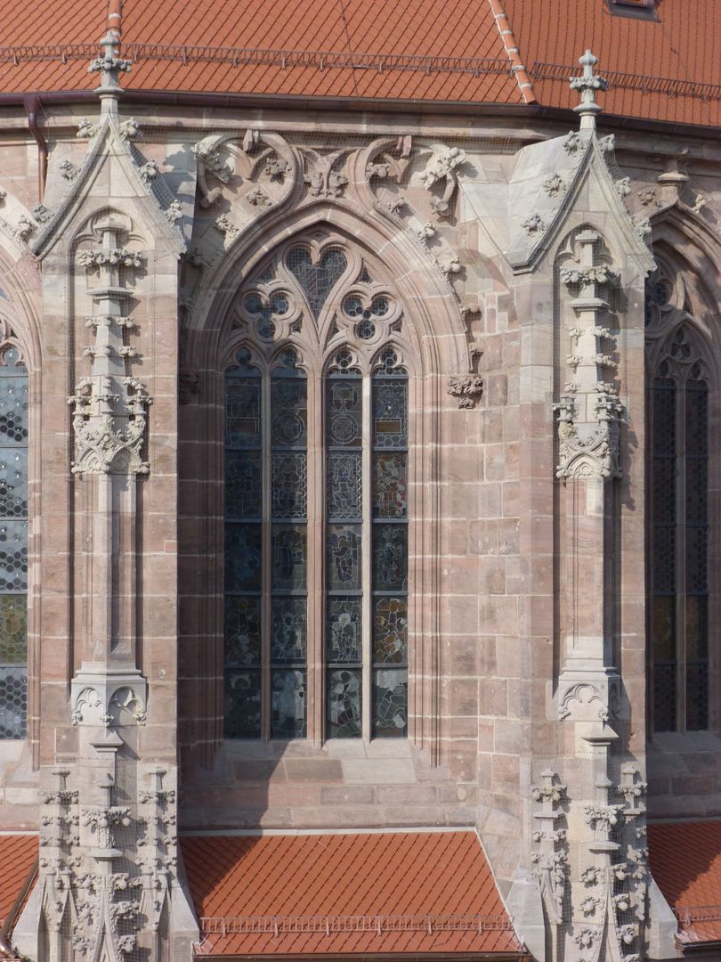 St. Lorenz, Chor Obergaden-Mittelfenster mit herzförmigem Maßwerk