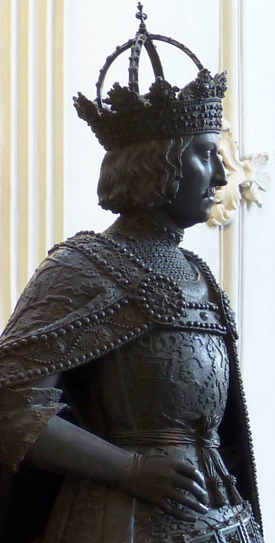 Albrecht II. (Innsbruck) Schrägansicht, Oberkörper und Kopf mit der kaiserlichen Bügelkrone