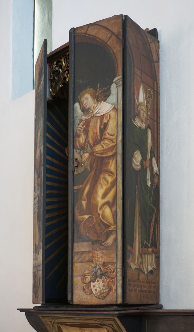 Altar der Schönen Maria Engel der Verkündigung und Heiliger Erasmus (sein Kennzeichen: Seilwinde, mit der man ihm die Gedärme herauszog)