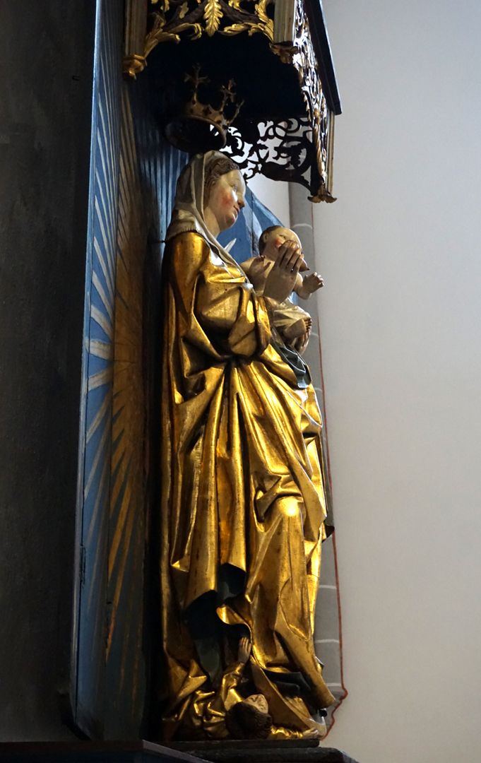 Altar der Schönen Maria Marienfigur, seitliche Ansicht von links
