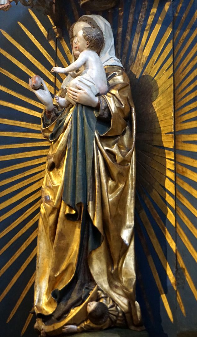 Altar der Schönen Maria Marienfigur, seitliche Ansicht von rechts