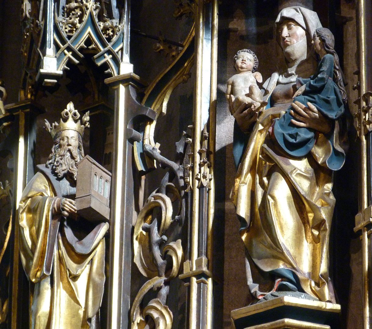Annenaltar unteres Gesprenge, Detailansicht mit Heinrich II. und Maria mit dem Jesuskind