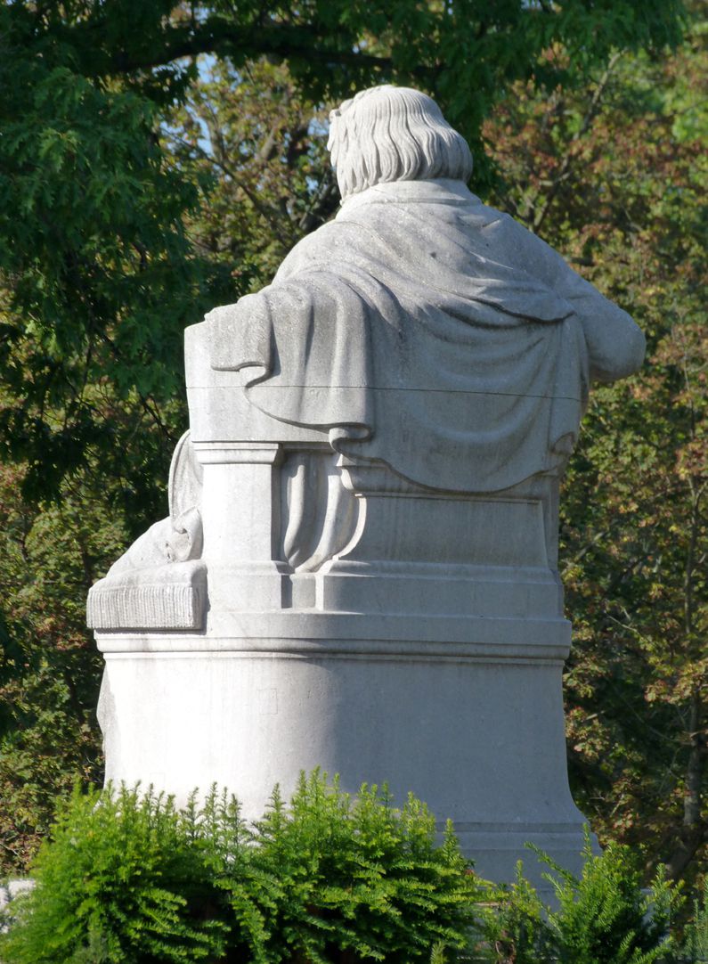 Beethovendenkmal Schrägansicht von Nordost