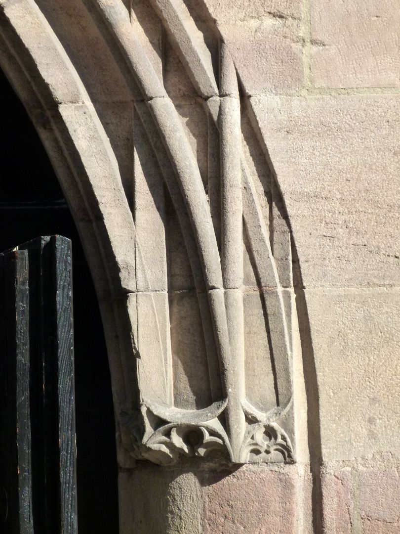 Kaiserstallung Hauptportal, Detail der Überstabung bzw. des Bogenanfangs