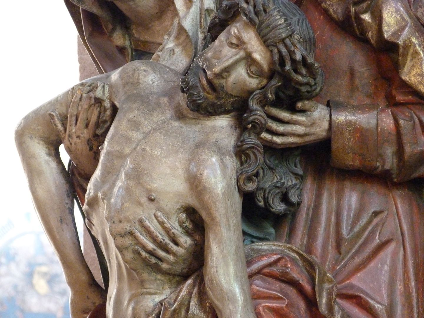 Große Pietà Oberkörper Jesu von rechts