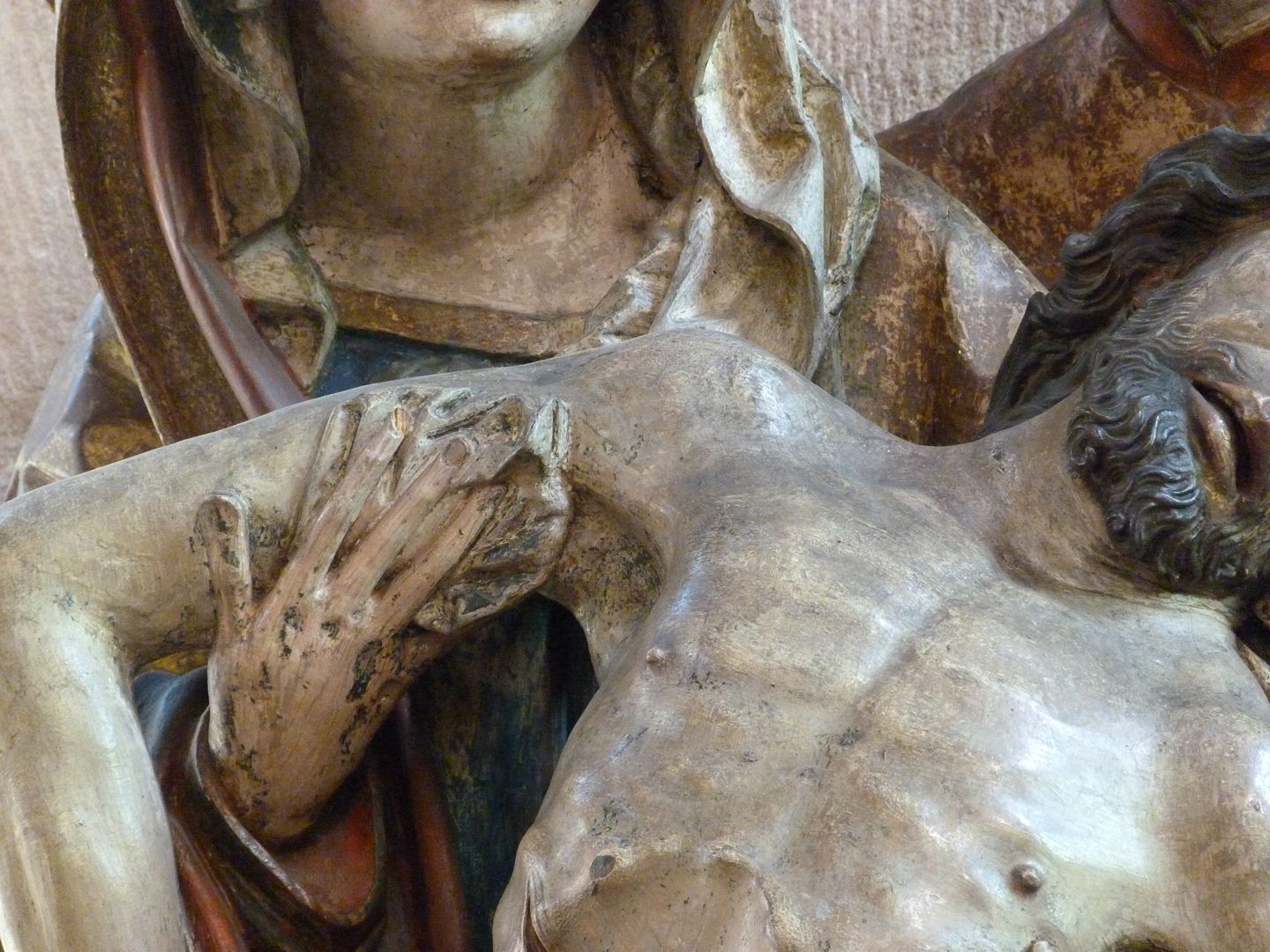 Große Pietà Maria hält Jesus, Detail