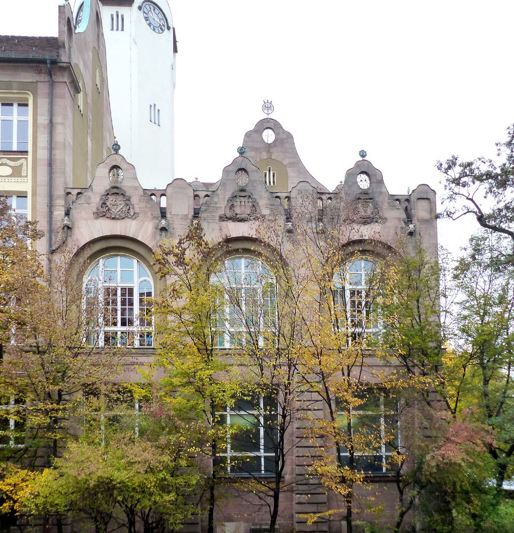 Bismarckschule Gegiebelter Flachdach- Eckbau