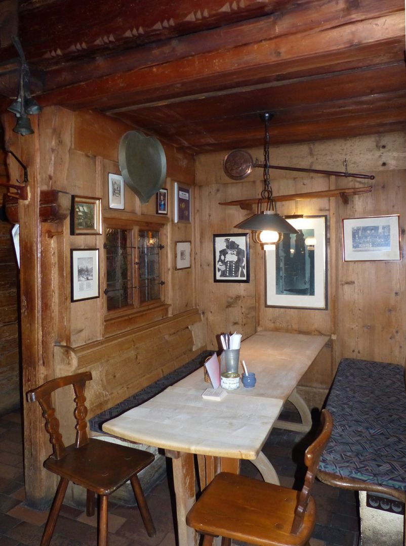 Bratwursthäusle Innenansicht mit Eingang links