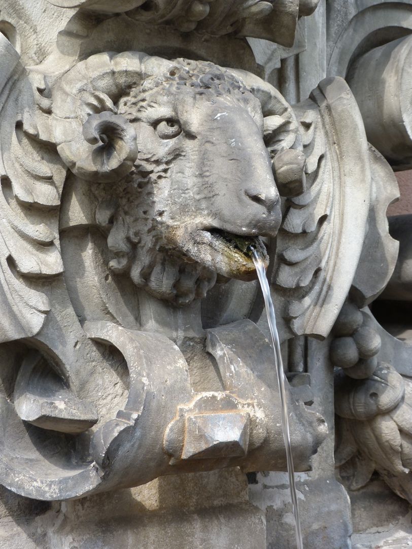 Fleischhauerbrunnen Detail mit Widderkopf