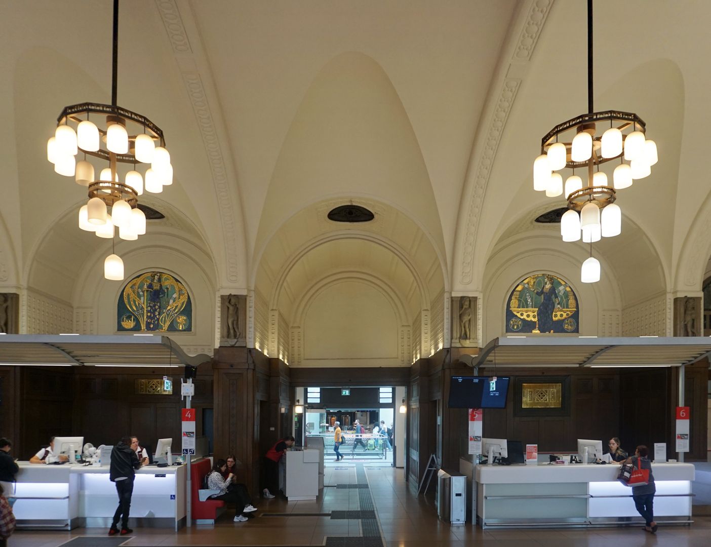 Norica Nürnberg, Hauptbahnhof, DB Reisezentrum, Südwand, links Mosaik "Frankonia", rechts Mosaik "Norica"