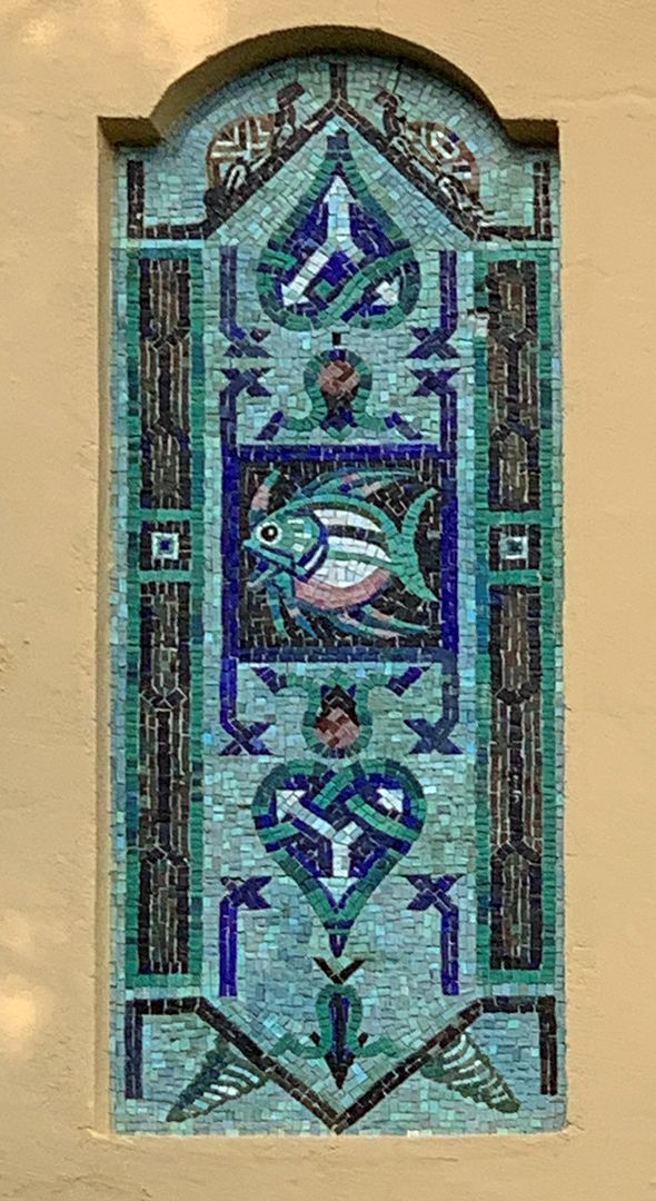 Mosaike am Kurmittelhaus Detail vom Fassadenschmuck