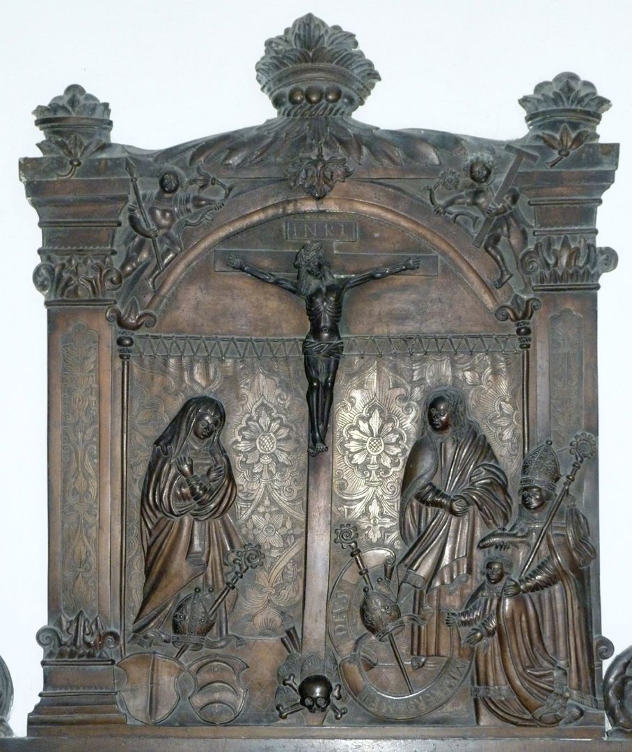 Epitaph des Bischofs Christoph von Stadion (Wandfeld nII) obere Platte mit Kreuzigungsszene