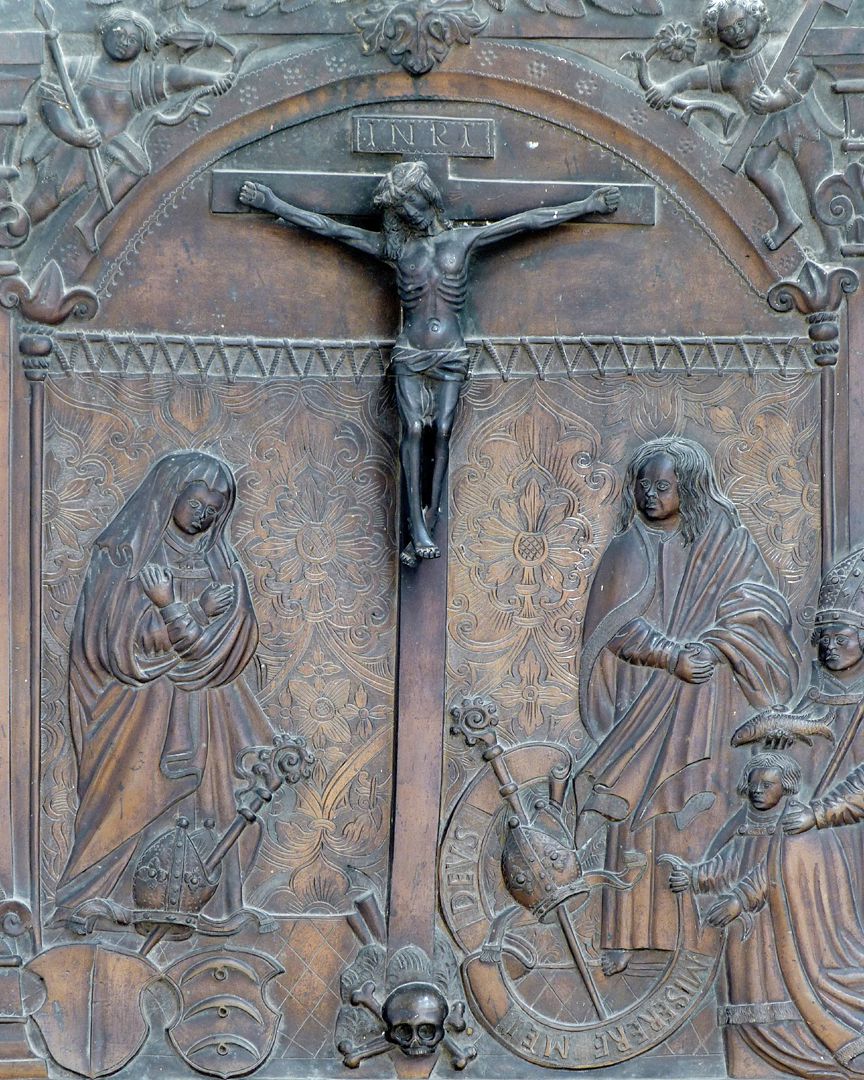 Epitaph des Bischofs Christoph von Stadion (Wandfeld nII) Kreuzigungsszene mit St. Ulrich, links vor ihm kniend Christoph von Stadion