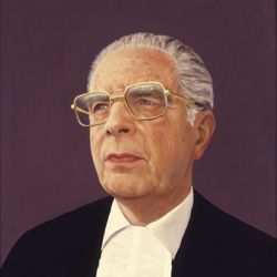 <Stadtpfarrer Gustav Klein