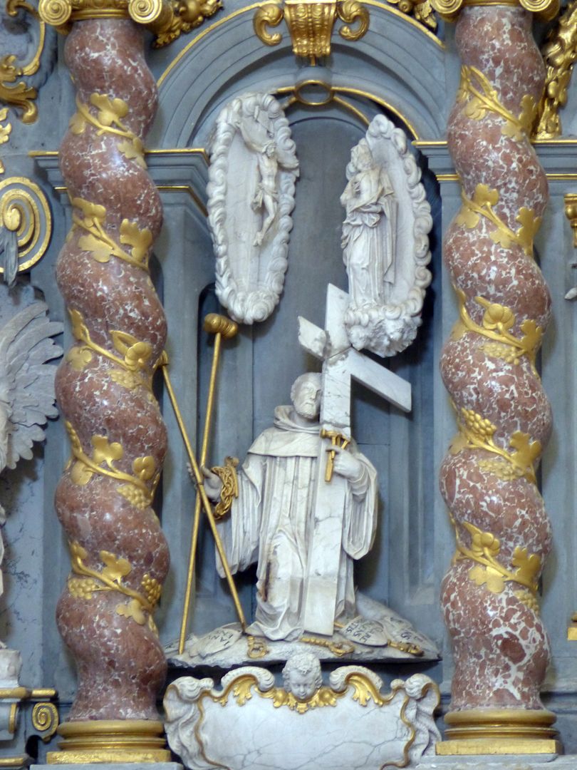 Altar des hl. Bernhard Hauptgeschoss: Vision, Himmelserscheinung mit dem Gekreuzigten und der Mutter Gottes mit Kind, Bernhard kniet mit den Marterinstrumenten