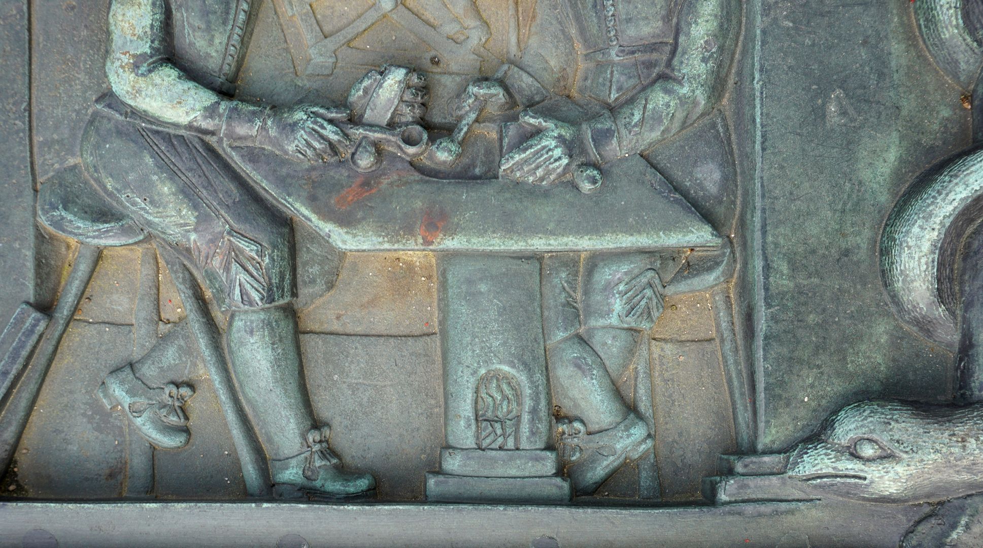 Epitaph der Buchdrucker-, Setzer- und Schriftgießer-Begräbnis Schriftgießer an einem Arbeitstisch mit eingebauten Feuerofen für das Schriftmetall