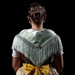Junge Frau in Effeltricher Tracht
