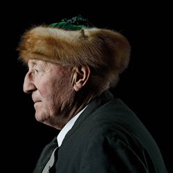 Mann mit Pelzhut in Effeltricher Tracht