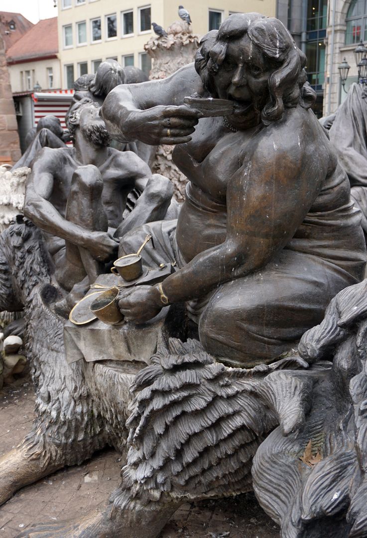 Ehekarussell / Hans-Sachs-Brunnen "Vielfraß", Detail