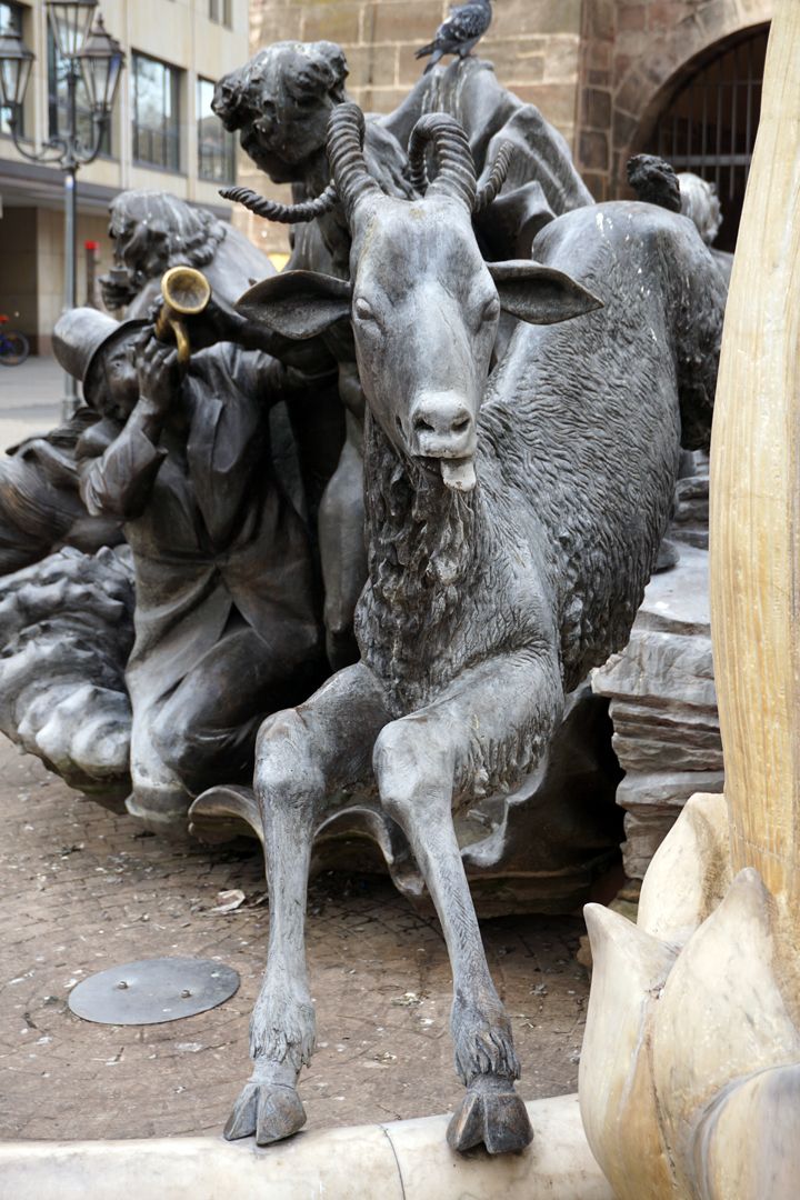 Ehekarussell / Hans-Sachs-Brunnen Bock