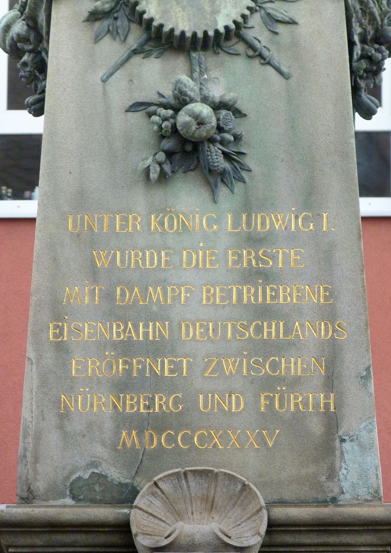 Ludwigseisenbahn-Denkmal Inschrift auf dem Obelisk, Südseite (MDCCCXXXV = 1835)
