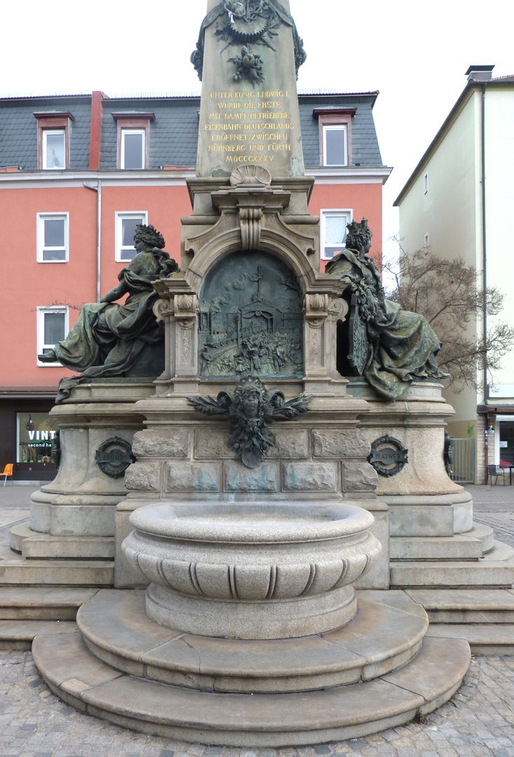 Ludwigseisenbahn-Denkmal Sockelbereich, Südseite