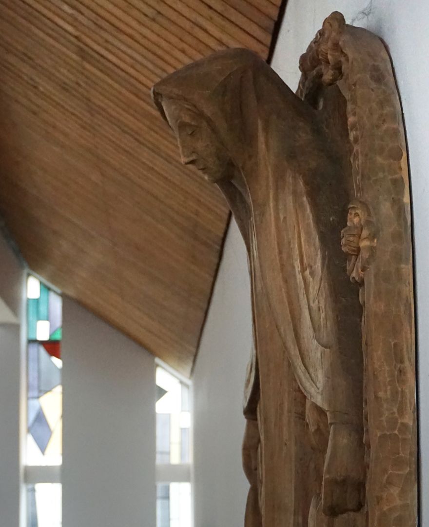 Schutzmantelmadonna seitliche Ansicht von Norden, Detail