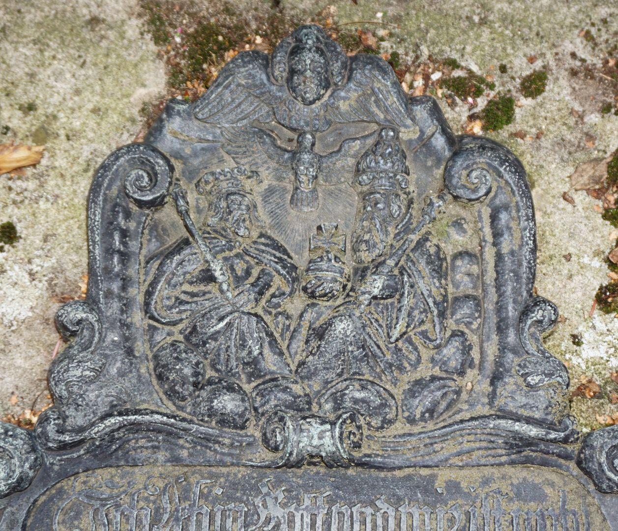 Grabstätte Christian Maijr (Mayr, Mair) Barbara Nussberger und Hanns Jeckel Detailansicht mit der hl. Dreifaltigkeit