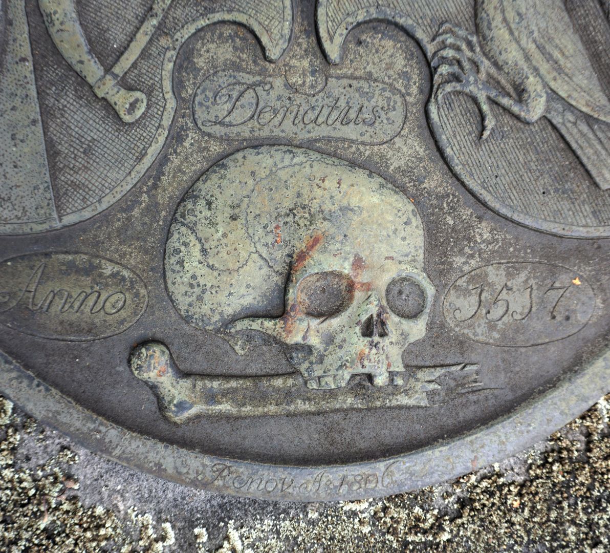 Epitaph des Kunrad Horn Detailansicht mit Totenschädel