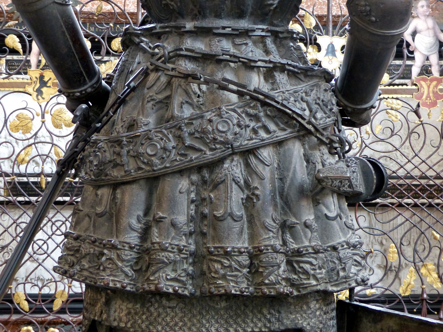 Ernst der Eiserne (Innsbruck) Rock, Rückansicht
