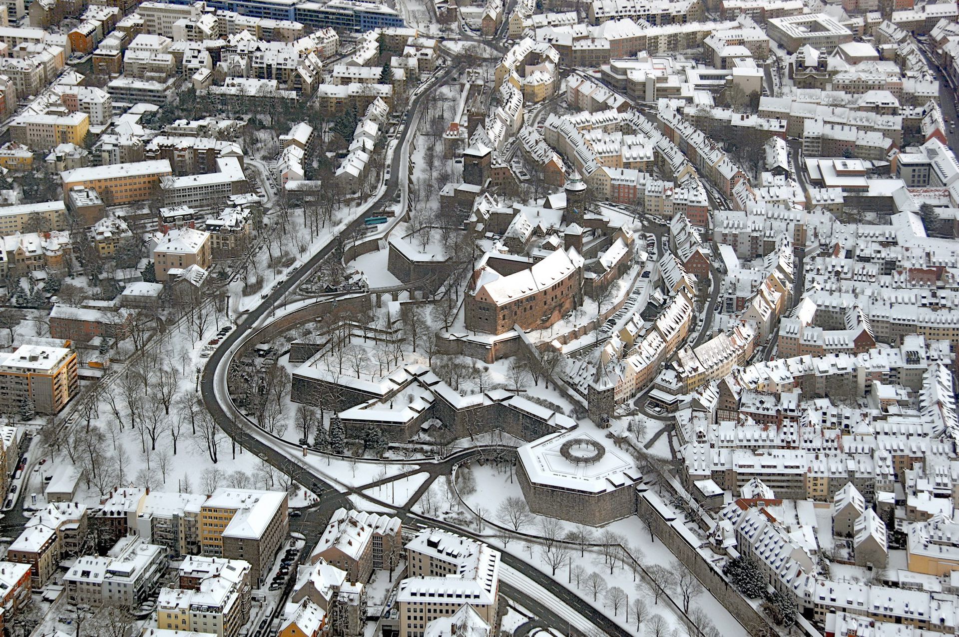 Stadtbefestigung von Fazuni Winteraufnahme, im Vordergrund Tiergärtnertorbastei