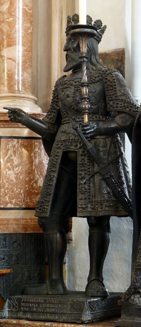 Ferdinand (der Katholische) von Aragón  (Innsbruck) Schrägansicht von vorne