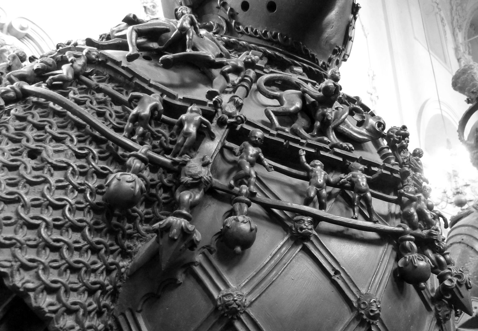 Ferdinand von Portugal (Innsbruck) Kette mit Amoretten