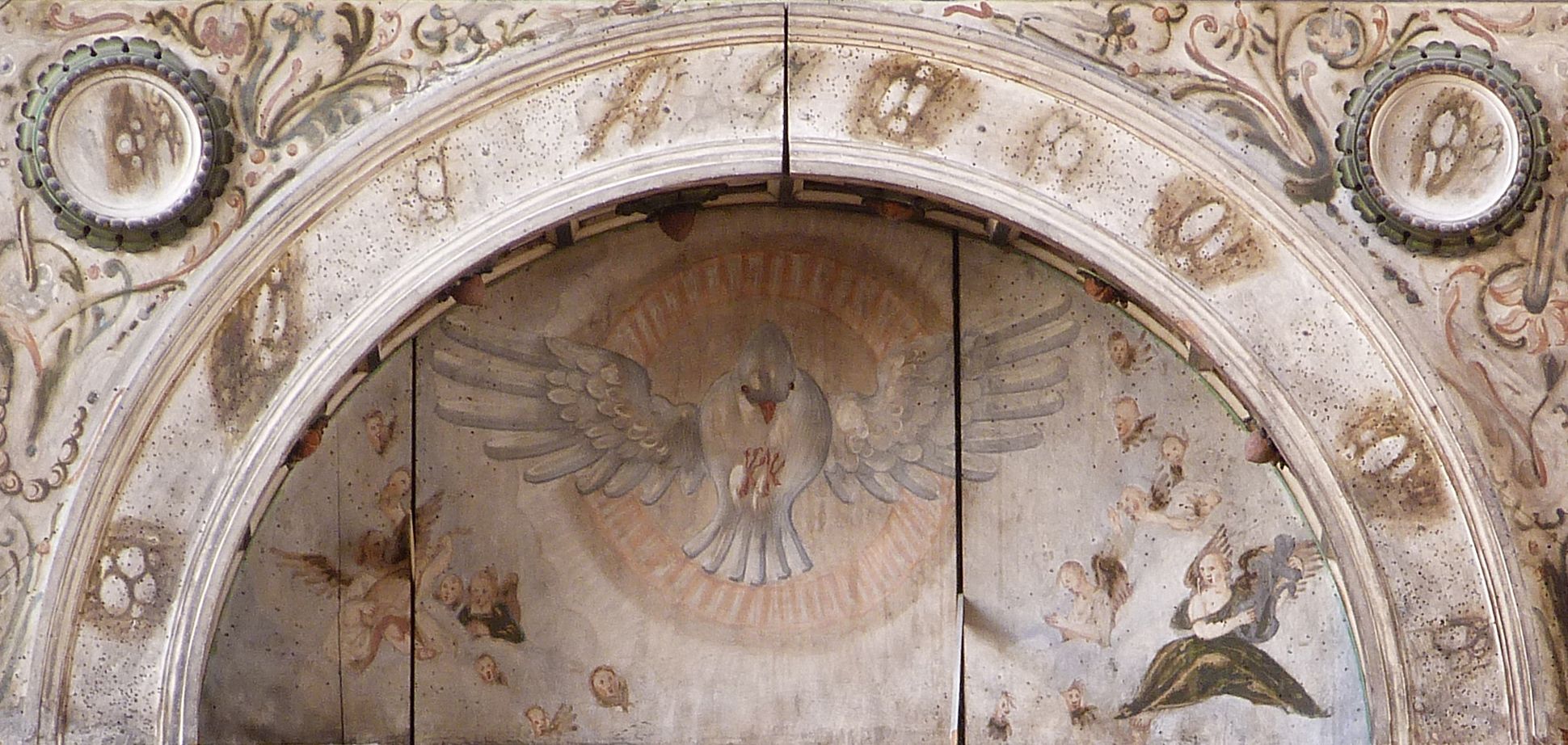 Flötner Altar (Ansbach) Bogen mit Heiligem Geist