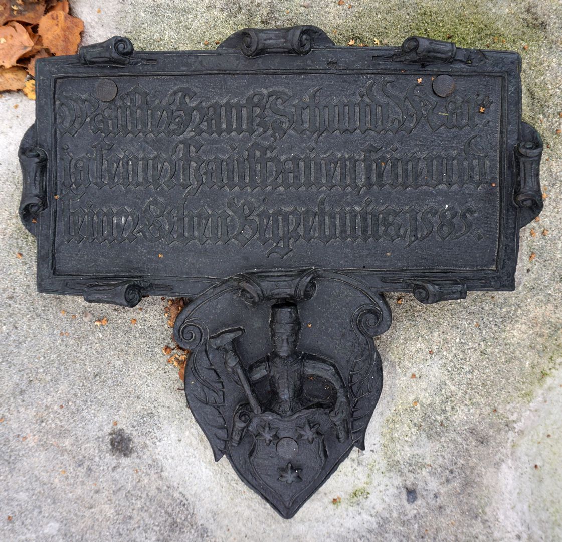 Epitaph des Franz Schmidt Inschrifttafel und Wappen von Franz Schmidt