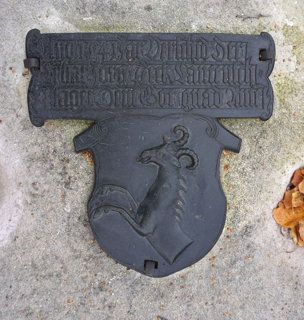 Epitaph des Jorg Peck Inschrifttafel und Wappen von Jorg Peck